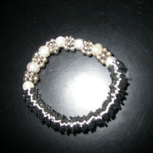 Pearl Bracelet - Picture 1 of 4